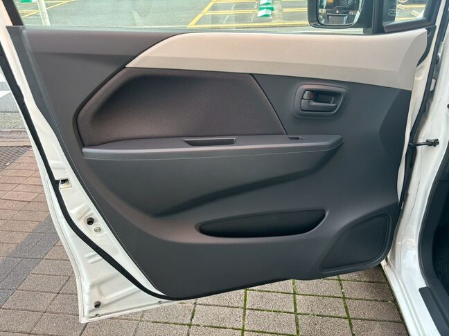 ドアの周りも非常に綺麗で使用感が少ないです。